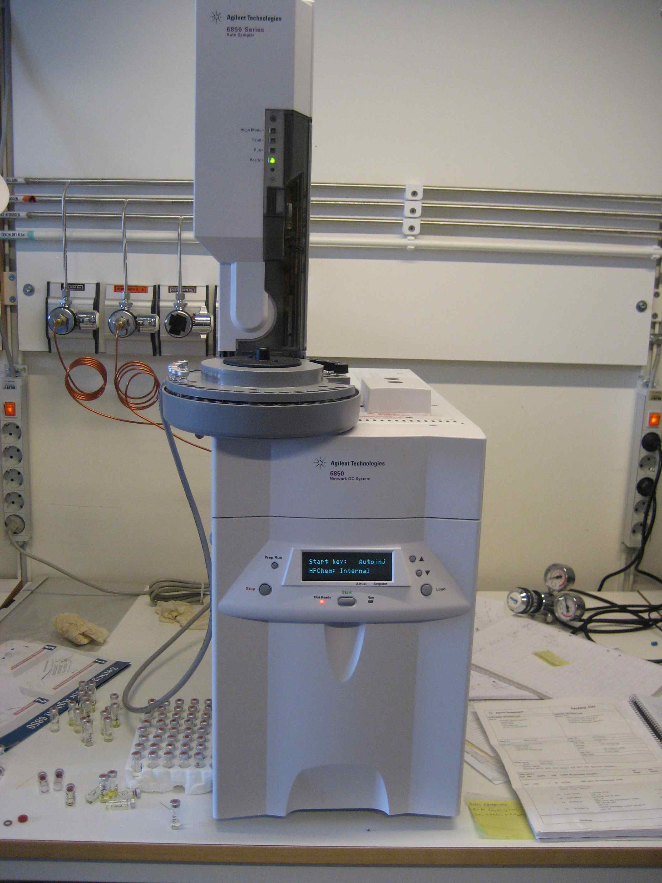 Picture of GC with autosampler
