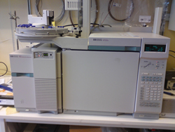 Picture of GC-MS with autoinjector